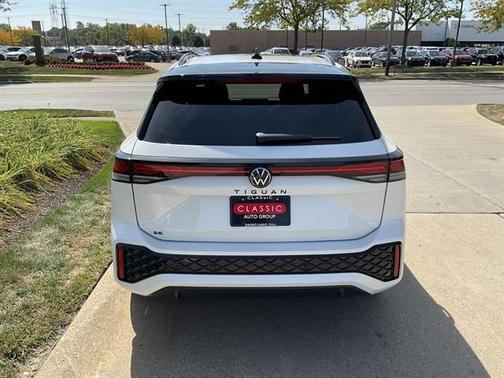 2025 Volkswagen Tiguan 2.0T SE R-Line Black