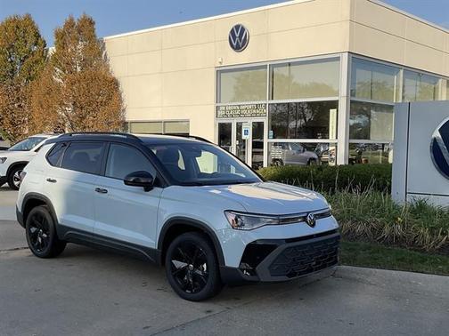 2025 Volkswagen Taos 1.5T SE Black