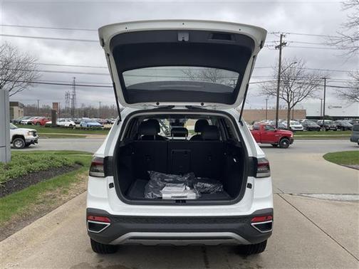 2025 Volkswagen Taos 1.5T SEL