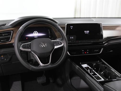2025 Volkswagen Atlas 2.0T SE w/Technology 4MOTION