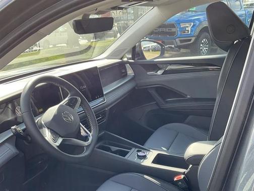 2025 Volkswagen Tiguan 2.0T SE 4MOTION