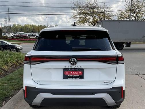 2025 Volkswagen Tiguan 2.0T SE 4MOTION