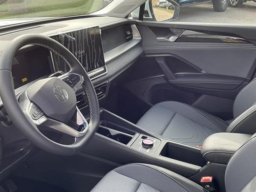 2025 Volkswagen Tiguan 2.0T SE 4MOTION