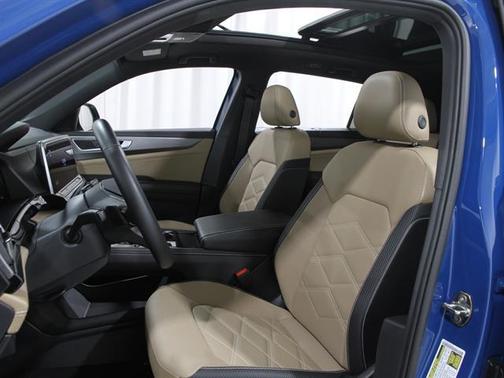 2025 Volkswagen Atlas Cross Sport 2.0T SE w/Technology 4MOTION