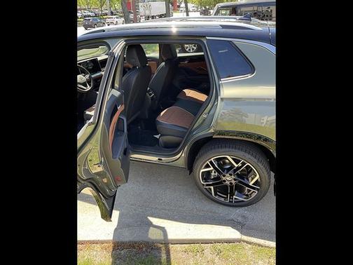 Avocado Green w/Deep Black Roof 2026 Volkswagen Tiguan 2.0T SEL R-Line 4MOTION