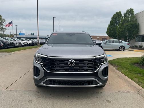 2025 Volkswagen Atlas Cross Sport 2.0T SE w/Technology 4MOTION
