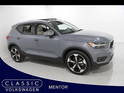 2022 Volvo XC40 T5 Momentum