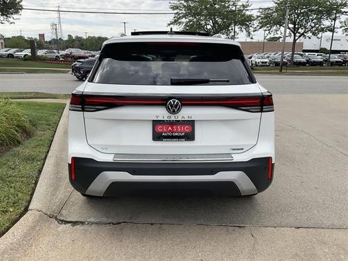 2025 Volkswagen Tiguan 2.0T SE 4MOTION
