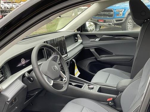 2025 Volkswagen Tiguan 2.0T SE 4MOTION