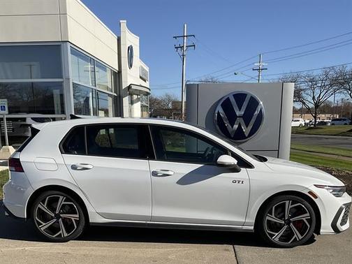 2026 Volkswagen Golf GTI 2.0T SE DSG