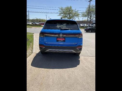 Cornflower Blue 2026 Volkswagen Taos SE