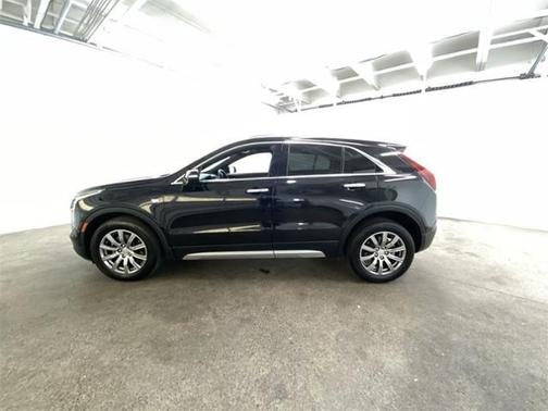 Photo 3 of 35 of 2021 Cadillac XT4 Premium Luxury