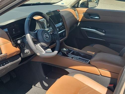 2024 Nissan Pathfinder Platinum FWD