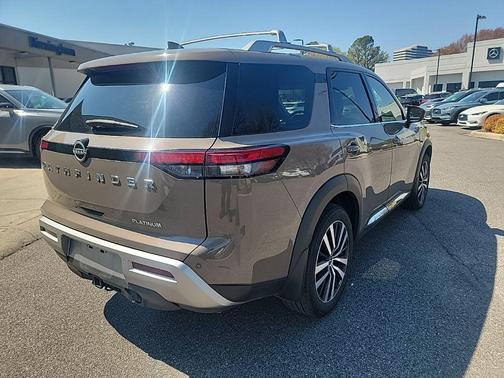 2024 Nissan Pathfinder Platinum FWD