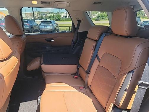 2024 Nissan Pathfinder Platinum FWD