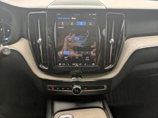 2022 Volvo XC60 B5 Inscription