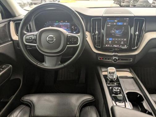 2022 Volvo XC60 B5 Inscription
