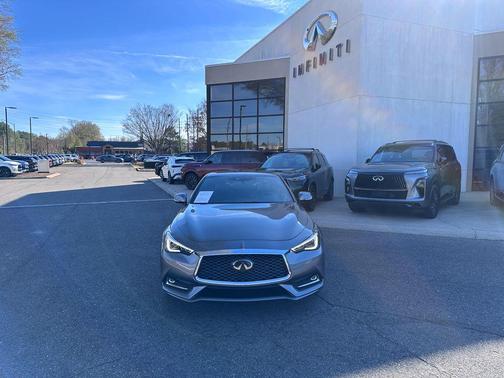 2022 INFINITI Q60 LUXE