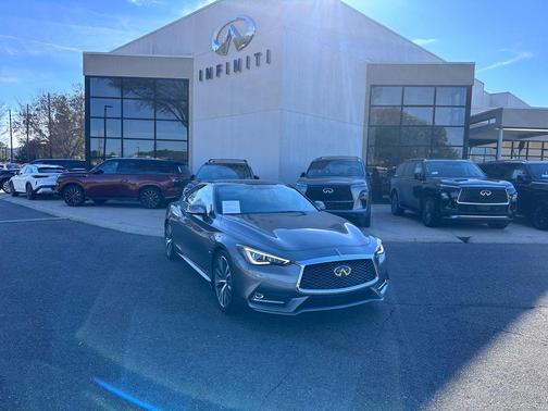 2022 INFINITI Q60 LUXE