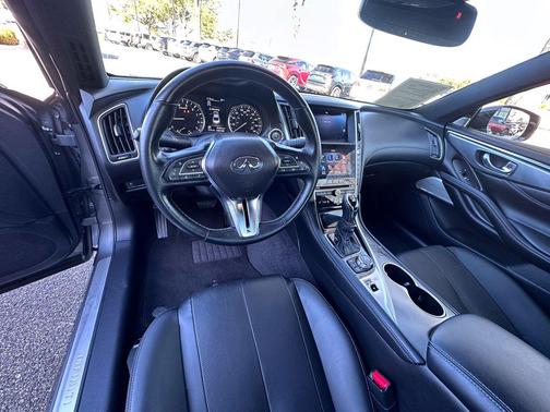 2022 INFINITI Q60 LUXE