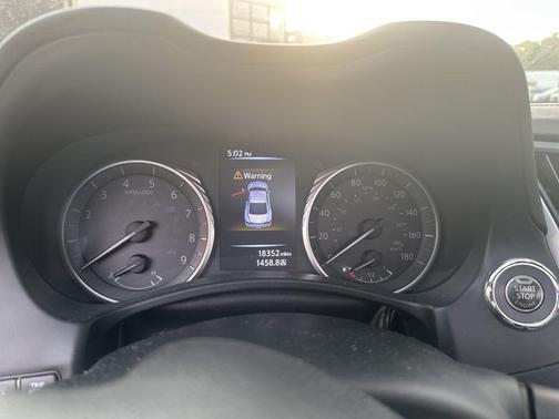 2022 INFINITI Q60 LUXE