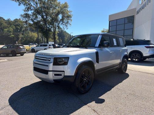 Hakuba Silver Metallic 2023 Land Rover Defender 110 SE