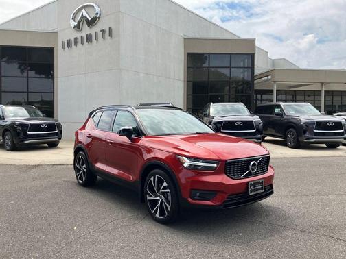 2021 Volvo XC40 T5 R-Design