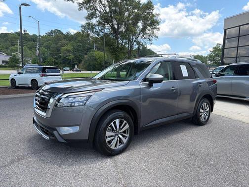Gun Metallic 2025 Nissan Pathfinder SL FWD