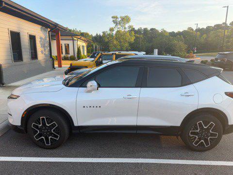 Iridescent Pearl Tricoat 2023 Chevrolet Blazer RS