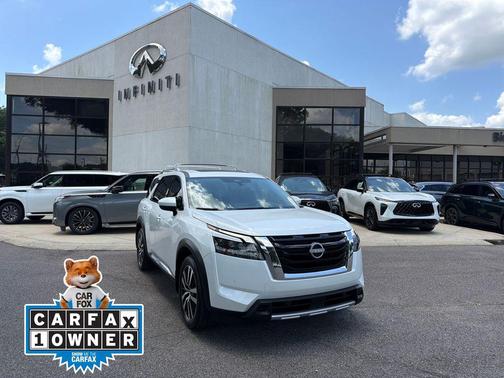 Everest White Pearl Tricoat 2025 Nissan Pathfinder Platinum FWD