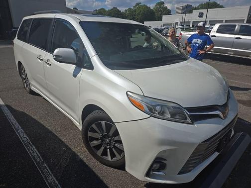 2019 Toyota Sienna SE