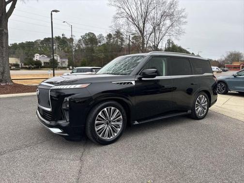 2025 INFINITI QX80 Luxe