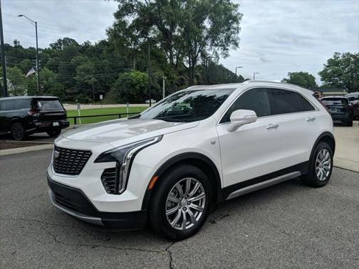 2022 Cadillac XT4 Premium Luxury