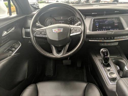 2022 Cadillac XT4 Premium Luxury