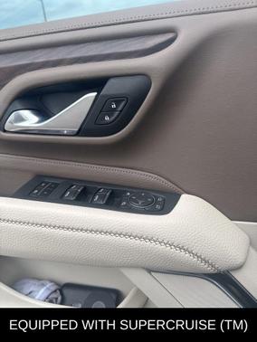 White Frost Tricoat 2023 GMC Yukon XL Denali