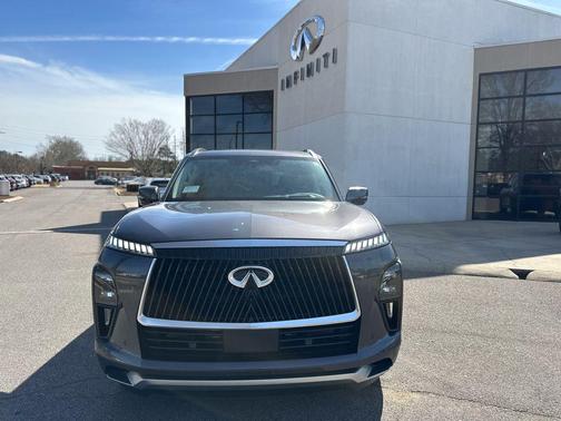 2025 INFINITI QX80 Luxe