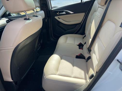 2019 INFINITI QX30 LUXE