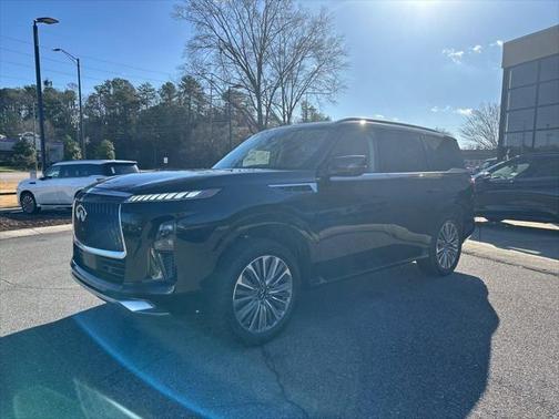 2025 INFINITI QX80 Luxe