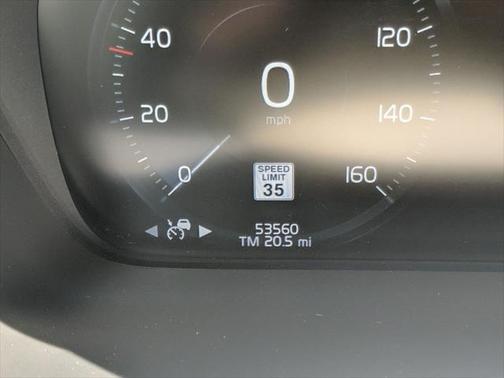 2019 Volvo XC90 T6 Momentum
