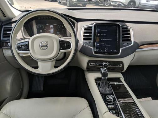 2019 Volvo XC90 T6 Momentum