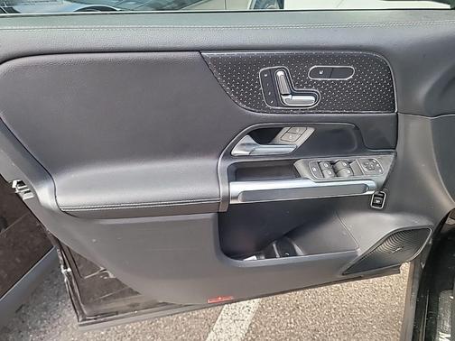 2025 Mercedes-Benz GLB 250 4MATIC