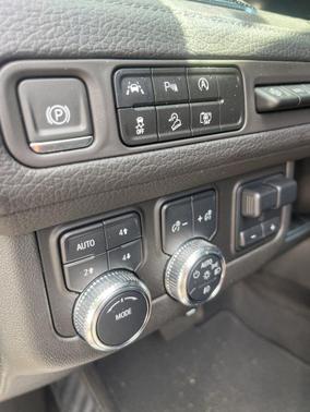 Sterling Metallic 2024 GMC Yukon Denali