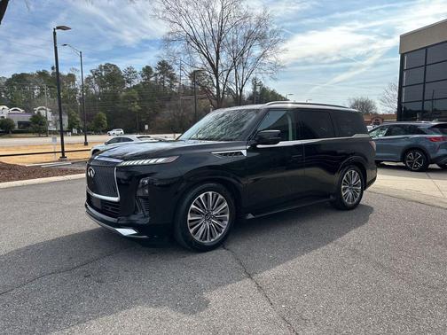 2025 INFINITI QX80 Luxe