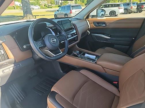 Everest White Pearl Tricoat 2025 Nissan Pathfinder Platinum FWD