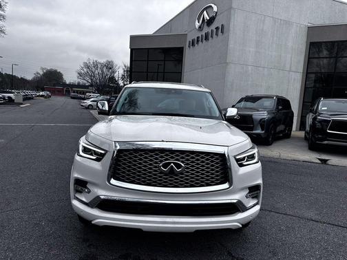 2021 INFINITI QX80 Luxe