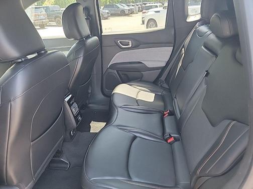 Diamond Black Crystal Pearlcoat 2023 Jeep Compass Latitude Lux