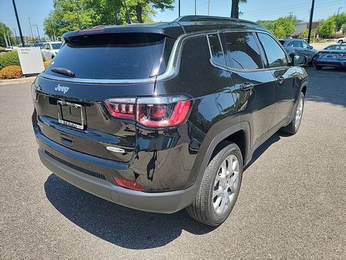 Diamond Black Crystal Pearlcoat 2023 Jeep Compass Latitude Lux