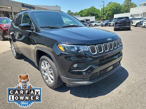 Diamond Black Crystal Pearlcoat 2023 Jeep Compass Latitude Lux