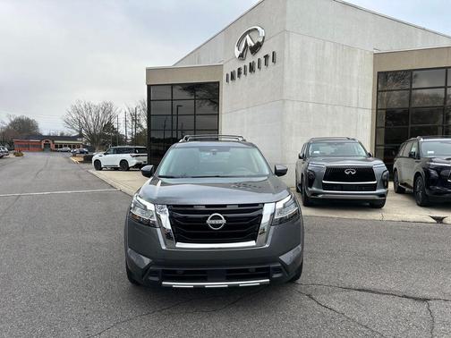 2024 Nissan Pathfinder Platinum FWD