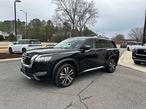 2024 Nissan Pathfinder Platinum FWD